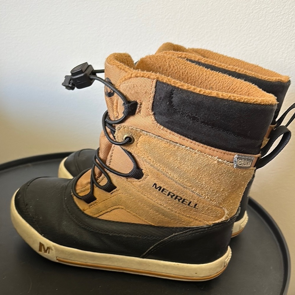 Merrell Kids' Black and Tan Winter Boots size 13